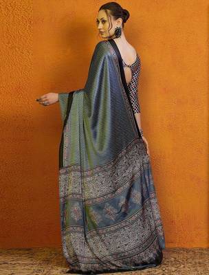 Grey block printed saree with blouse 4