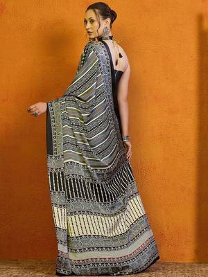 Grey ethnic motifs printed saree 4
