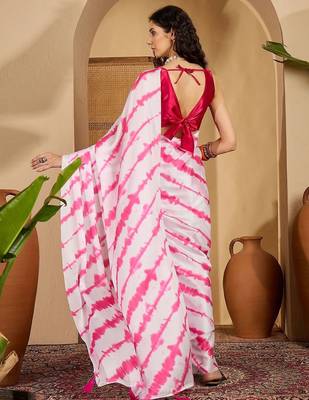 White tie and dye printed saree 4