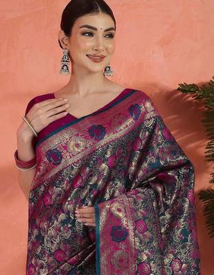Pink woven design zari saree with unstitched blouse 5