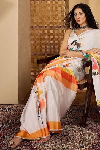 White ethnic motifs printed saree with unstitched blouse piece
