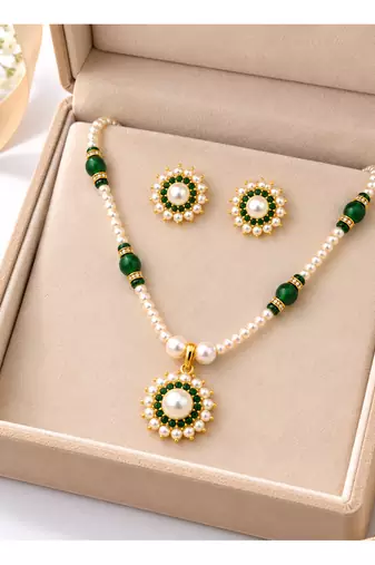 Natural pearls Set with green onyx stones pendant set 