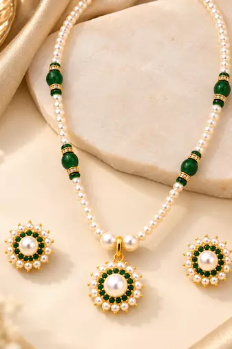 Natural pearls Set with green onyx stones pendant set 