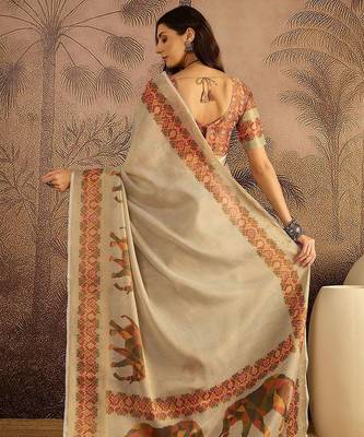 Cream motifs printed saree with unstitched blouse 4