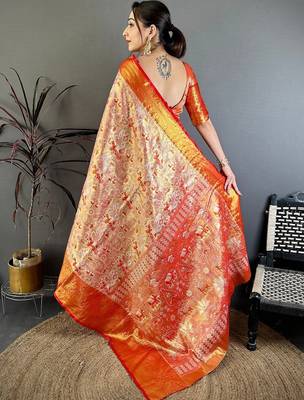 Gold woven design zari silk blend handloom kanjeevaram saree 5