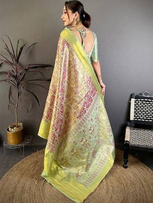 Green ethnic motifs zari silk blend kanjeevaram saree 4