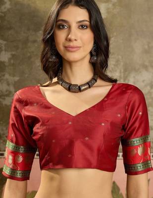 Green woven design saree with unstitched blouse 4