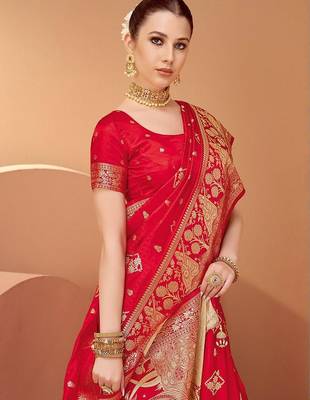 Red ethnic motifs woven design zari saree with unstitched blouse 5