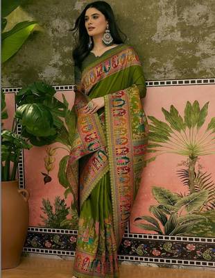 Green position printed zari weaving saree with contrast blouse piece 3