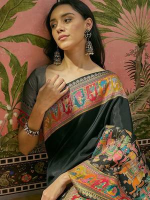 Black position printed zari weaving saree with contrast blouse piece 5