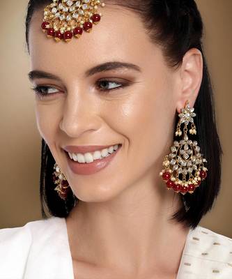Women's faux kundan maroon pearl chandbali earrings with maang tikka jewelry 1