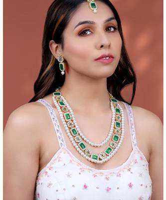 Women's green kundan synthetic stone & beads studded necklace earrings 1
