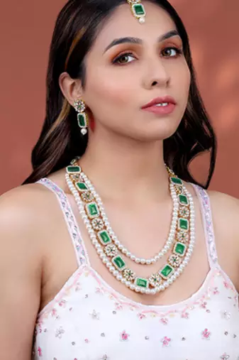 Women's green kundan synthetic stone & beads studded necklace earrings