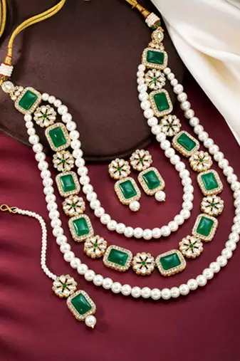 Women's green kundan synthetic stone & beads studded necklace earrings
