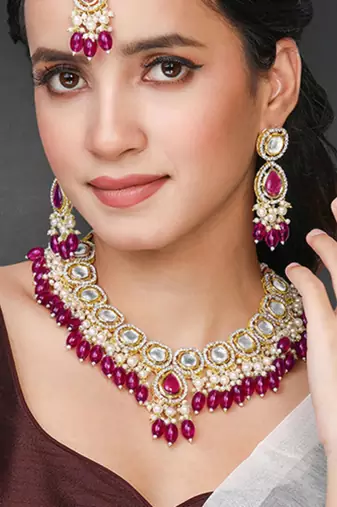 Synthetic stone & purple beads studded necklace earrings maangtikka