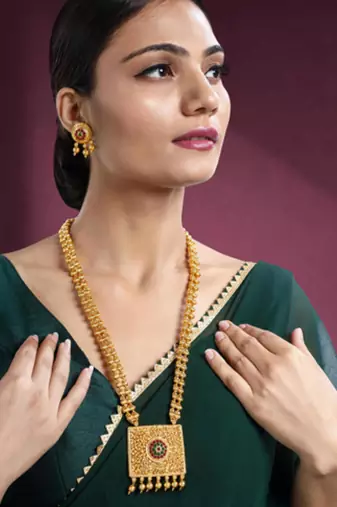 Red green synthetic stone studded long necklace earrings