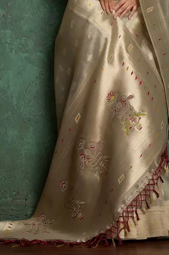 Beige woven design paithani saree withblousepiece