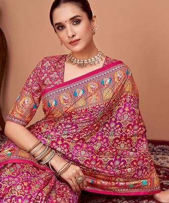 Pink ethnic motifs printed saree with unstitched blouse 4