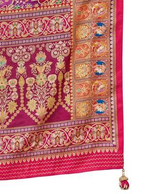 Pink ethnic motifs printed saree with unstitched blouse 5