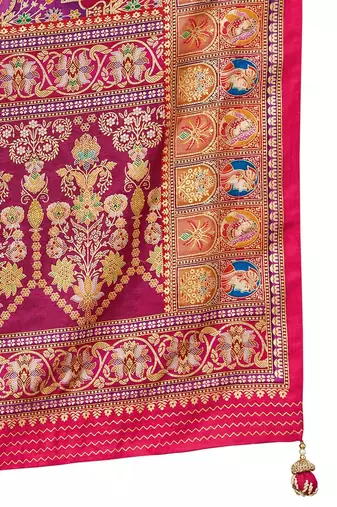 Pink ethnic motifs printed saree with unstitched blouse