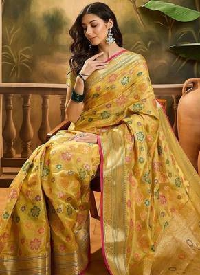 Gold woven design banarasi saree 4