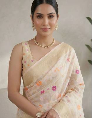 Off white floral zari saree 2