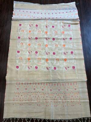 Off white floral zari saree 4