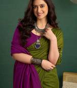 Green colourblocked printed saree with unstitched blouse piece