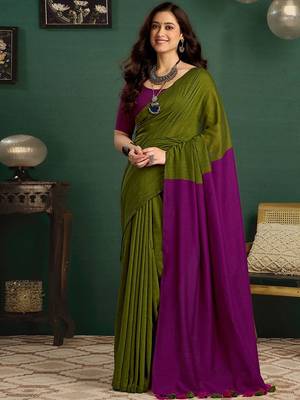 Green colourblocked printed saree with unstitched blouse piece 2