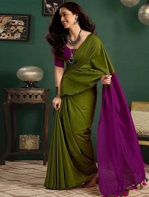 Green colourblocked printed saree with unstitched blouse piece 4