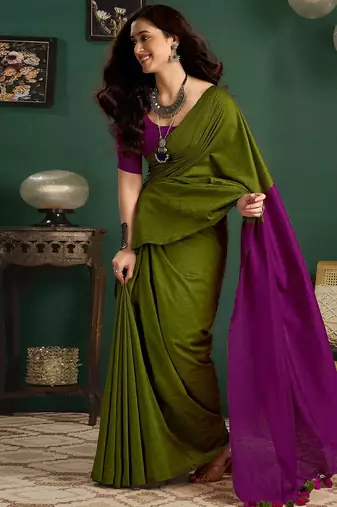 Green colourblocked printed saree with unstitched blouse piece