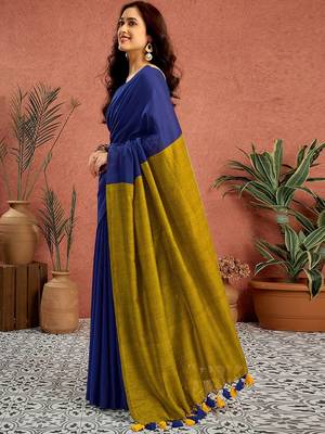 Blue colourblocked printed saree with unstitched blouse piece 2