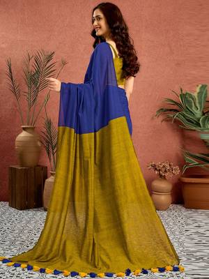 Blue colourblocked printed saree with unstitched blouse piece 3