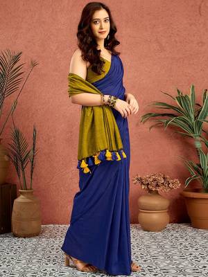 Blue colourblocked printed saree with unstitched blouse piece 4