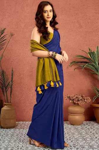 Blue colourblocked printed saree with unstitched blouse piece