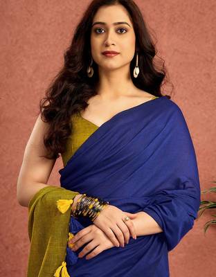 Blue colourblocked printed saree with unstitched blouse piece 5