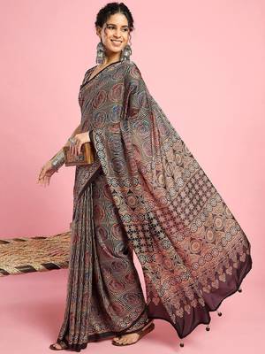 Black ethnic printed saree with blouse piece 5