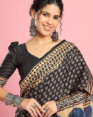 Black ethnic printed saree with blouse piece 5