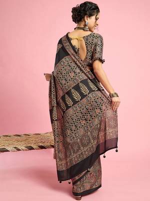 Black ethnic printed saree with blouse piece 3