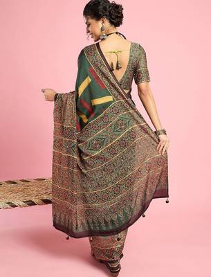 Green ethnic printed saree with blouse piece 5