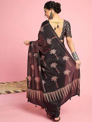 Black ethnic printed saree with blouse piece 4