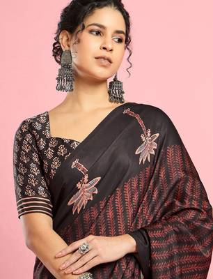 Black ethnic printed saree with blouse piece 5