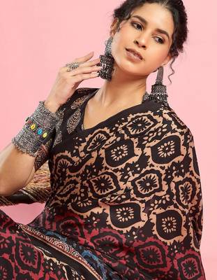 Beige ethnic printed saree with blouse piece 5