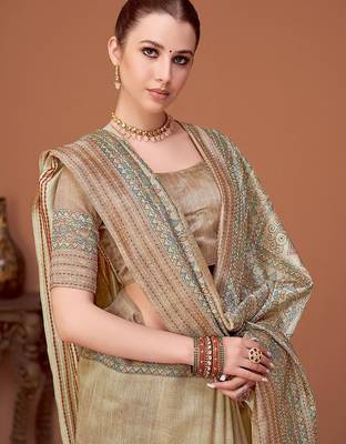 Beige kalamkari printed embroidered banarasi saree 4