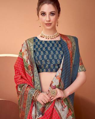 Red ethnic motifs printed saree with unstitched blouse 3