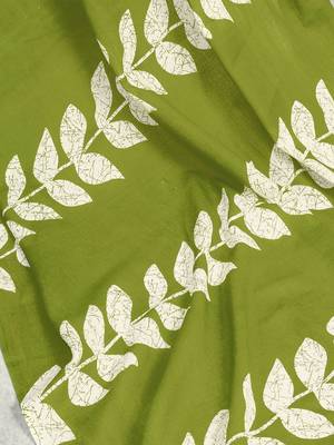 Green printed  cotton ready to wear saree with unstitched blouse piece 4