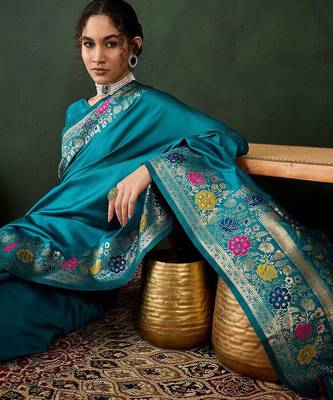 Green woven design banarasi saree with blouse piece 5