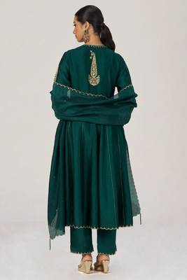 Emerald green raw silk festive kurta set 5