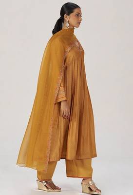 Light mustard print and embroidered festive kurta set 2