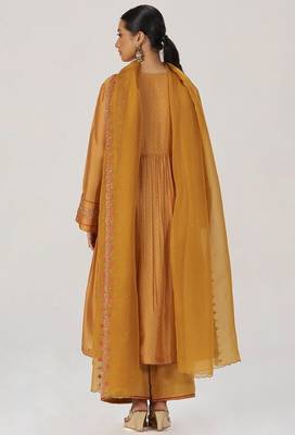 Light mustard print and embroidered festive kurta set 3